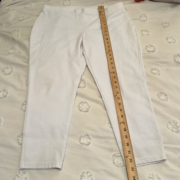 Chico's Classic crop ponte knit pant size 12 white - Picture 7 of 7